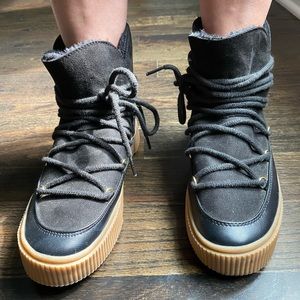 H&M faux fur lined moon boots lace up 37 EUC